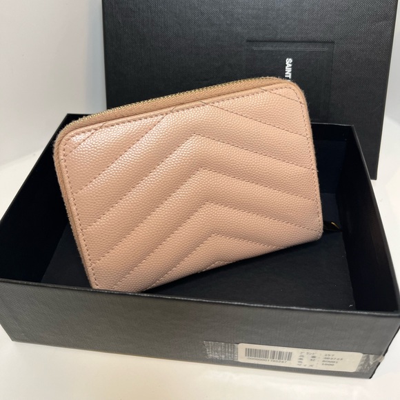 ❌SOLD❌🎀 SAINT LAURENT CASSANDRE MATELASSÉ COMPACT ZIP AROUND WALLET IN GRAIN DE - Picture 5 of 15